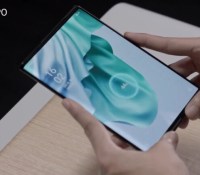 Le smartphone charge, sans aucun câble
