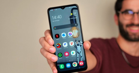 Le Samsung Galaxy A12 // Source : Frandroid Le Samsung Galaxy A12 // Source : Frandroid