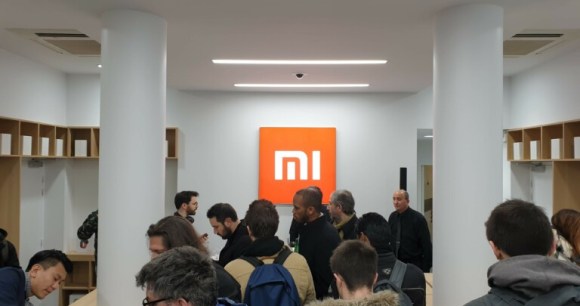 La boutique Xiaomi Mi Store sur l'avenue des Champs-Élysées à Paris // Source : Frandroid La boutique Xiaomi Mi Store sur l'avenue des Champs-Élysées à Paris // Source : Frandroid
