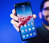 Le ZTE Axon 20 5G a été le premier à profiter d'une caméra dans l'écran, sans franc succès // Source : Frandroid