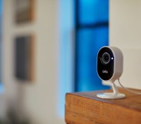 La nouvelle caméra de surveillance pour la maison Arlo Essential Indoor // Source : Arlo