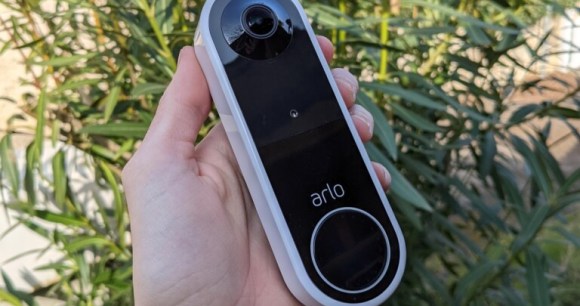 L’Arlo Essential Wire-Free Video Doorbell // Source : Maxime Grosjean pour Frandroid L’Arlo Essential Wire-Free Video Doorbell // Source : Maxime Grosjean pour Frandroid