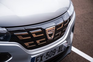 dacia-spring-40