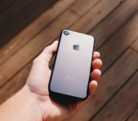 Ici un iPhone 8, lancé en 2017, pour illustration // Source : Noah Silliman - Unsplash