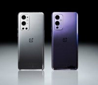 Le OnePlus 9 aux côtés du OnePlus 9 Pro // Source : Arnaud Gelineau - Frandroid