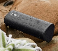 La Sonos Roam est certifiée IP67 pour résister à une immersion dans l'eau jusqu'à 1 mètre durant 30 minutes // Source : Sonos
