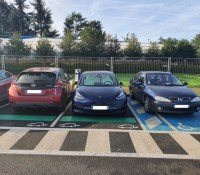 Recharge gratuite sur le parking de Disneyland Paris // Source : Bob Jouy pour Frandroid