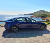 La Tesla Model 3 dans le massif de l'Esterel // Source : Bob Jouy pour Frandroid