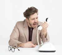 Quand vous recevez un appel indésirable // Source : Icons8 via Unsplash