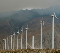 Un champ d'éoliennes // Source : Stravasniper via Unsplash