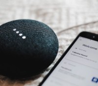 Une fonctionnalité en cours de développement va bientôt permettre à Google Assistant de gérer des tâches rapides sans la commande « Ok Google » // Source : BENCE BOROS - Unsplash