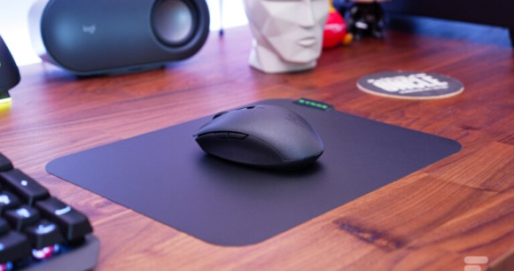 Associée au tapis Sphex V3, la souris est très agréable à utiliser // Source : Edouard Patout pour Frandroid