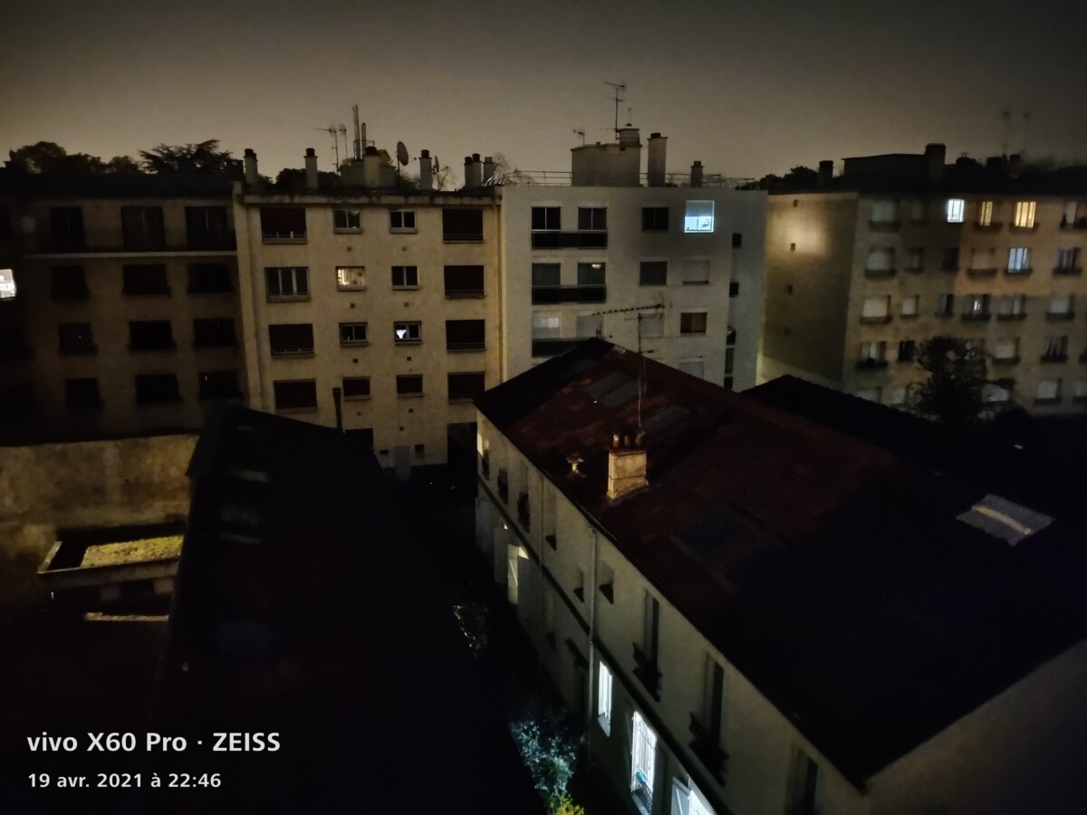 Sans mode nuit ni IA Sans mode nuit ni IA