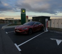 Une Tesla Model S en Supercharge // Source : Bob Jouy pour Frandroid