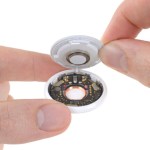 Il branche son AirTag à la batterie 12V de sa voiture pour en faire un antivol permanent Il branche son AirTag à la batterie 12V de sa voiture pour en faire un antivol permanent