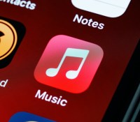 L'application Apple Music sur smartphone // Source : Brett Jordan - Unsplash