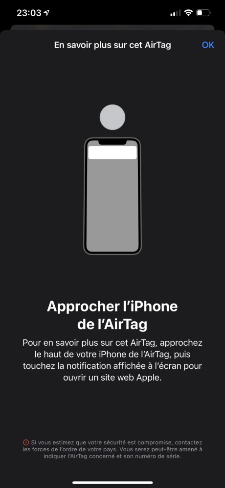 Approchez le AirTag du haut de votre iPhone pour signaler sa découverte à son propriétaire