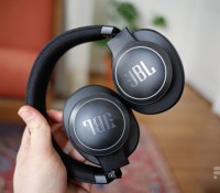 Le casque JBL live 660NC peut se replier // Source : Frandroid