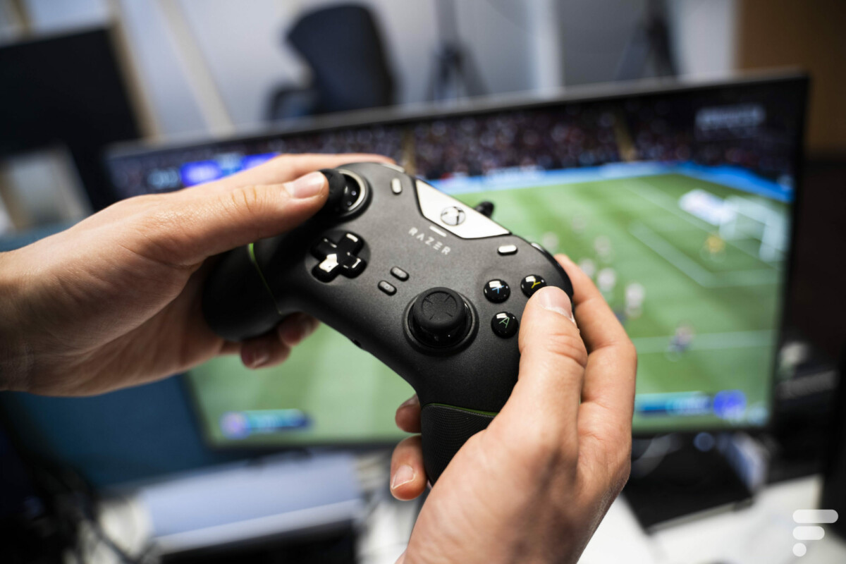 Manette Razer Wolverine V2 // Source : Arnaud Gelineau - Frandroid Manette Razer Wolverine V2 // Source : Arnaud Gelineau - Frandroid