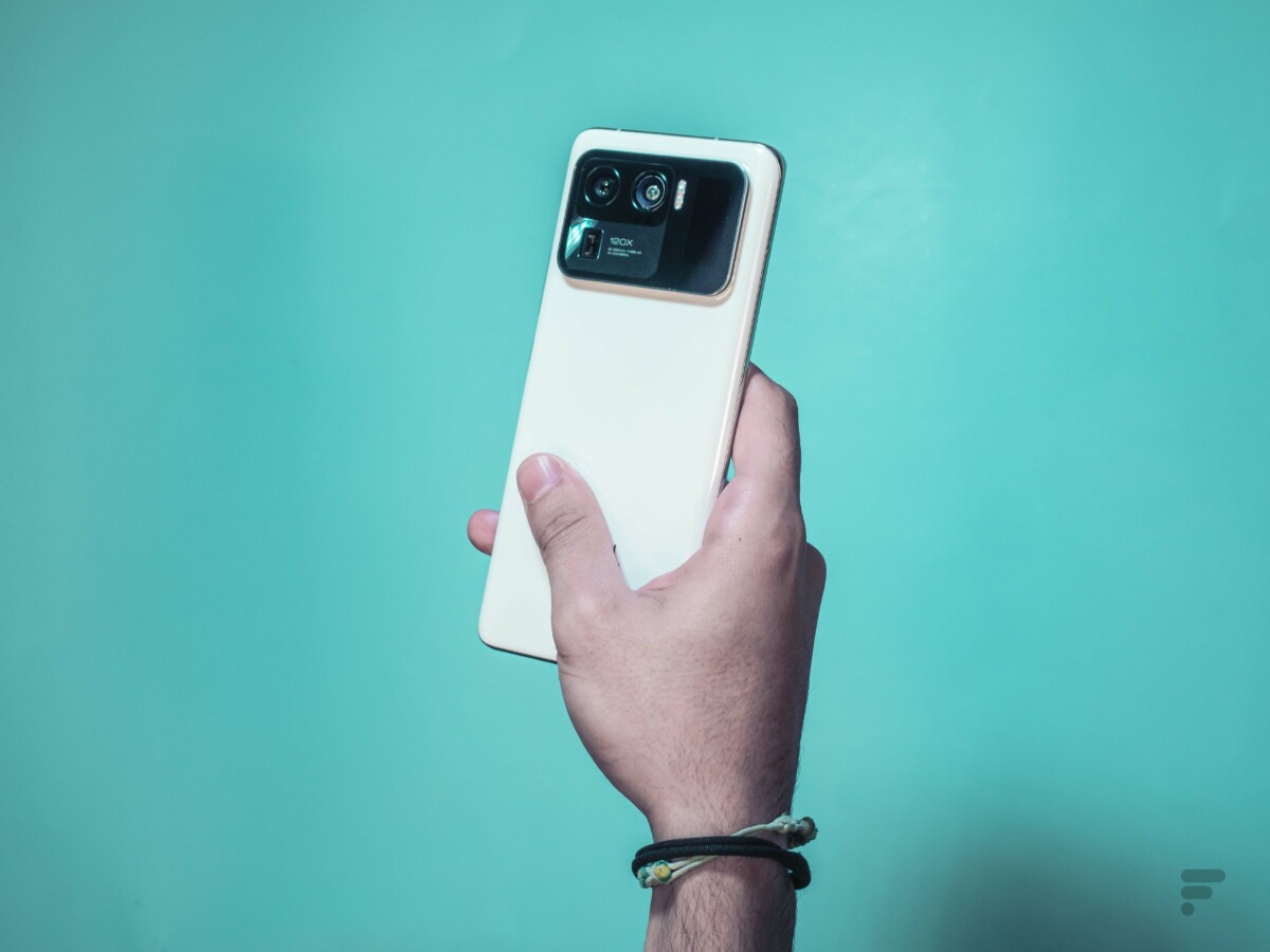 Le Xiaomi Mi 11 Ultra // Source : Arnaud Gelineau pour Frandroid Le Xiaomi Mi 11 Ultra // Source : Arnaud Gelineau pour Frandroid