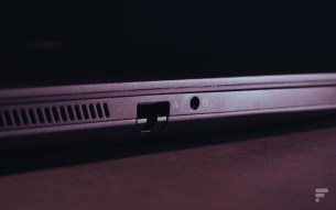 L'entrée Ethernet RJ45, située sur le côté gauche, avec le l'entrée jack 3,5mm. // Source : Frandroid - Anthony Wonner