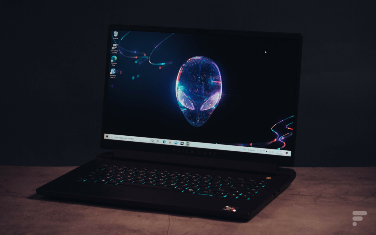 L'Alienware M15 R5 adopte une robe noire. // Source : Frandroid - Anthony Wonner L'Alienware M15 R5 adopte une robe noire. // Source : Frandroid - Anthony Wonner