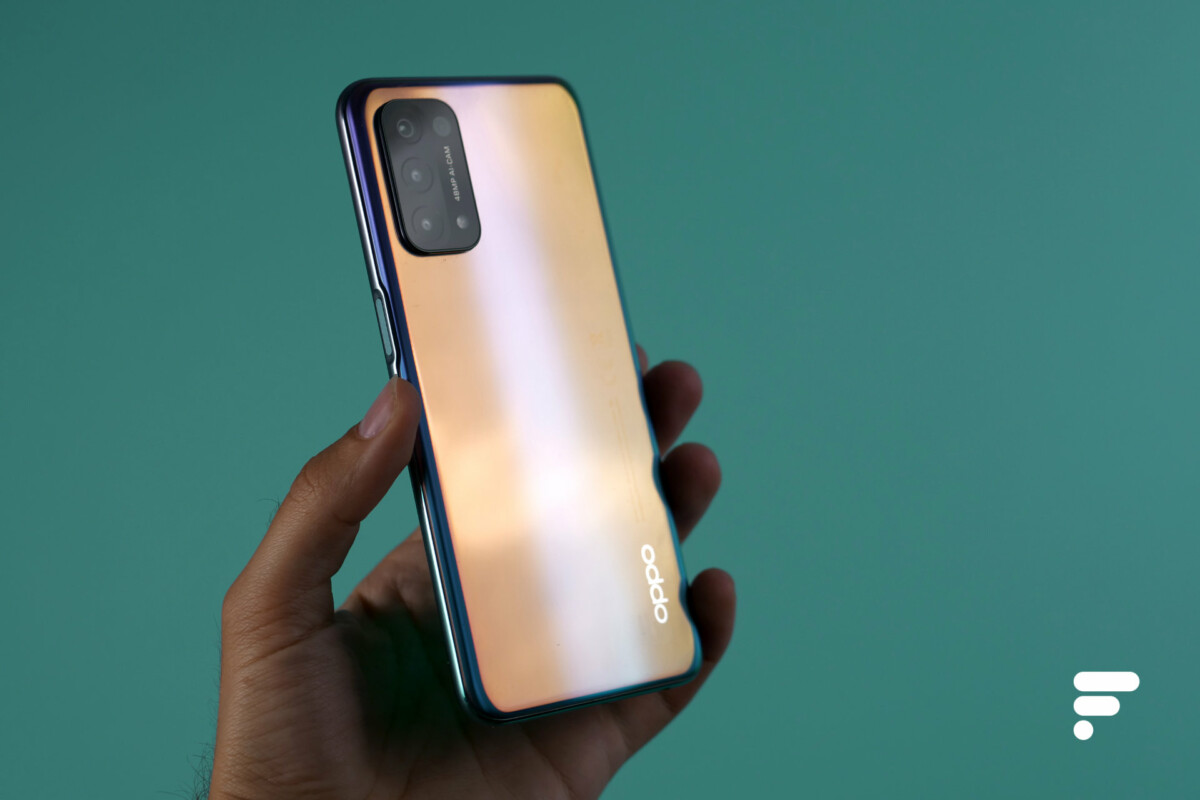 Les reflets au dos de l'Oppo A54 // Source : Frandroid Les reflets au dos de l'Oppo A54 // Source : Frandroid