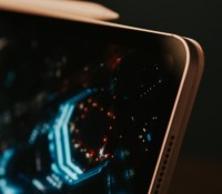 Les noirs du mini LED ne sont pas encore noirs au point de faire disparaître la bordure de l'iPad Pro // Source : FRANDROID - Anthony WONNER