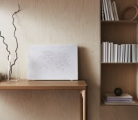 Le cadre avec enceinte Wi-Fi intégrée Symfonisk en contour blanc ou noir // Source : IKEA/Sonos