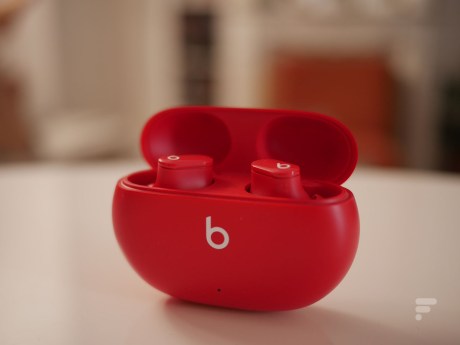 Le boîtier des premiers Beats Studio Buds