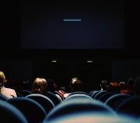 Une salle de cinéma // Source : Erik Witsoe / Unsplash