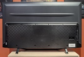Le téléviseur de dos.