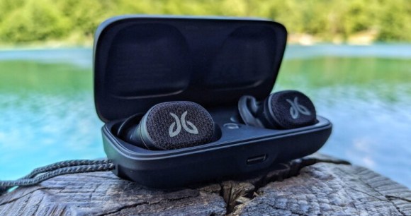 Les Jaybird Vista 2 dans leur boîtier // Source : Maxime Grosjean pour Frandroid