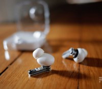 Les écouteurs Nothing Ear 1 sont en partie transparents // Source : Frandroid
