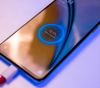 La charge rapide 65W permet d'atteindre les 100% en 30 minutes. // Source : Frandroid - Anthony Wonner