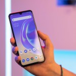 Vivo V21 : à moitié prix, ce smartphone taillé pour les selfies donne le sourire