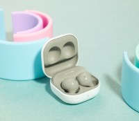 Les Galaxy Buds 2 avec leur coloris vert // Source : Samsung