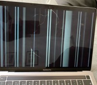 L'écran de certains MacBook serait anormalement fragile, avec l'apparition de fissure sans raison particulière // Source : Reddit via 9to5Mac