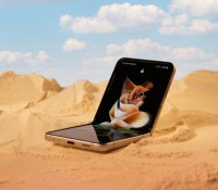 Le Galaxy Z Flip 3 à la plage. // Source : Frandroid - Anthony Wonner et Arnaud Gelineau