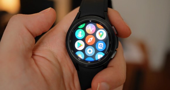 La Samsung Galaxy Watch 4 Classic sous Wear OS // Source : Frandroid La Samsung Galaxy Watch 4 Classic sous Wear OS // Source : Frandroid