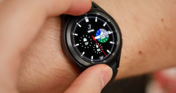 La Samsung Galaxy Watch 4 Classic // Source : Frandroid La Samsung Galaxy Watch 4 Classic // Source : Frandroid