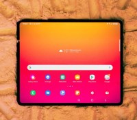 Le Samsung Galaxy Z Fold 3 se transforme en tablette // Source : Anthony Wonner - Frandroid Le Samsung Galaxy Z Fold 3 se transforme en tablette // Source : Anthony Wonner - Frandroid