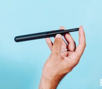 Le stylet S Pen Fold Edition dans son étui // Source : Arnaud Gelineau - Frandroid
