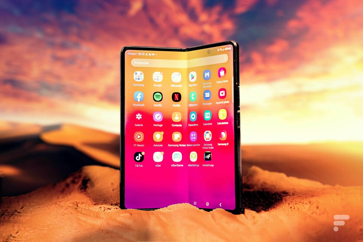 Le Samsung Galaxy Z Fold 3 pour illustration // Source : Anthony Wonner et Arnaud Gelineau - Frandroid Le Samsung Galaxy Z Fold 3 pour illustration // Source : Anthony Wonner et Arnaud Gelineau - Frandroid
