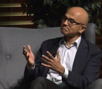 Satya Nadella, CEO de Microsoft depuis 2014. // Source : YouTube / Stanford Graduate School of Business