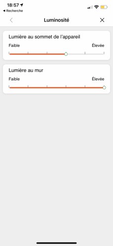 Vous pouvez paramétrer la puissance lumineuse vers le haut et contre le mur indépendamment // Source : Frandroid - Yazid Amer