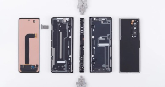 Un Z Fold 3 entièrement déconstruit // Source : Samsung Un Z Fold 3 entièrement déconstruit // Source : Samsung