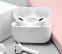 AirPods Pro et AirPods 2 // Source : Daniel Romero sur Unsplash