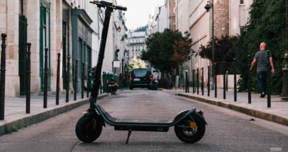 La trottinette Himo L2  // Source : Anthony Wonner - Frandroid