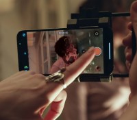 Sur iPhone, une lumière verte signale lorsque l'appareil photo est utilisé // Source : Apple